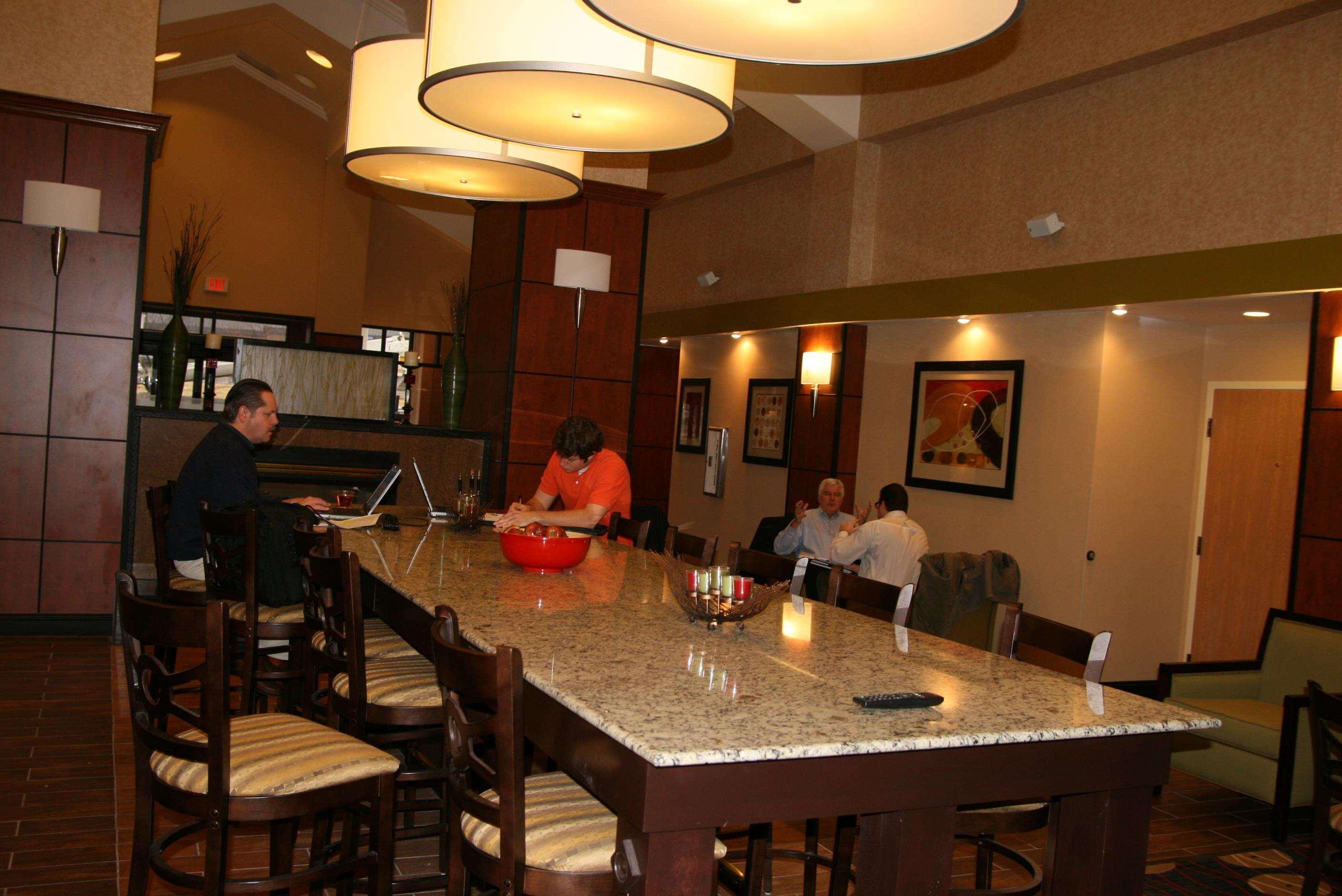 Hampton Inn & Suites Kansas City-Merriam Restoran gambar